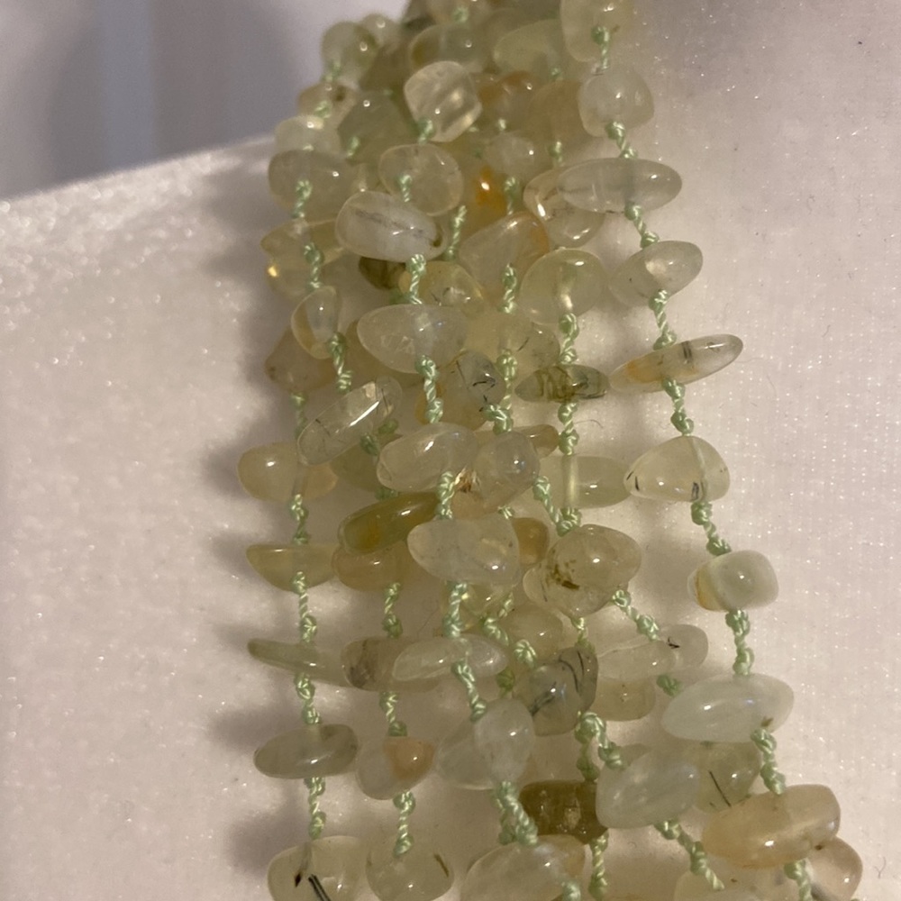 Stunning Multi-Strand Polished Peridot Chip and Mother of Pearl Flower Necklace - Picture 4 of 6